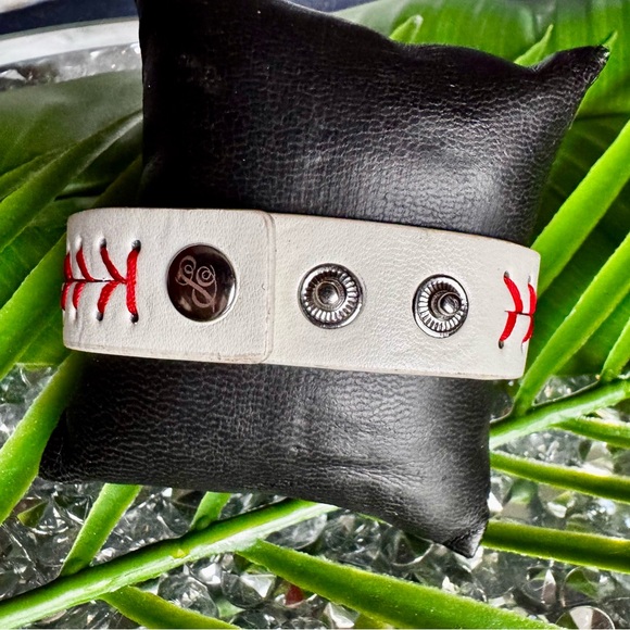 Plunder Red and White Baseball Stitch Bracelet - Picture 4 of 6